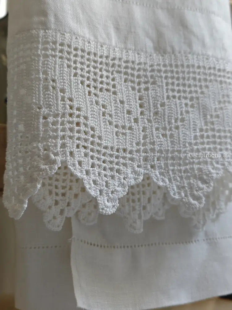 Telo in lino con balza all’uncinetto 1/4 Tende