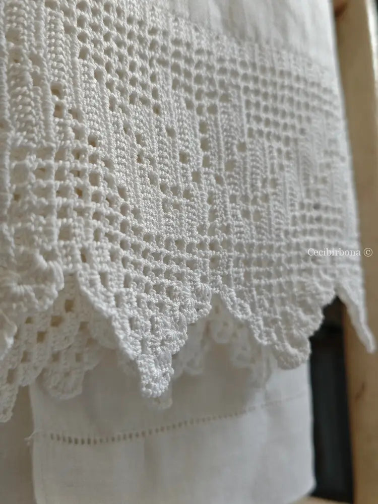 Telo in lino con balza all’uncinetto 1/4 Tende