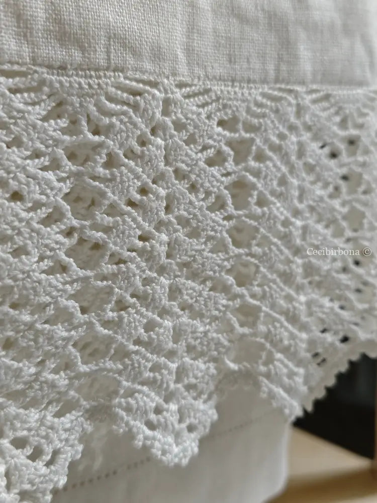 Telo in lino con balza all’uncinetto 2/4 Tende