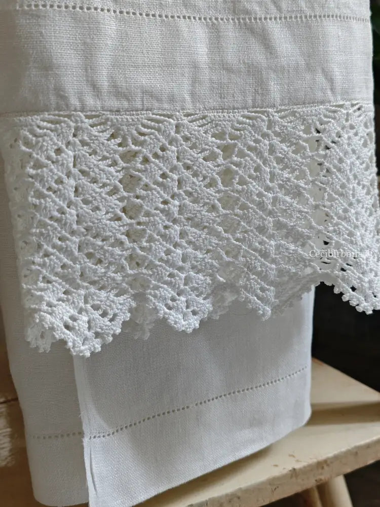 Telo in lino con balza all’uncinetto 2/4 Tende