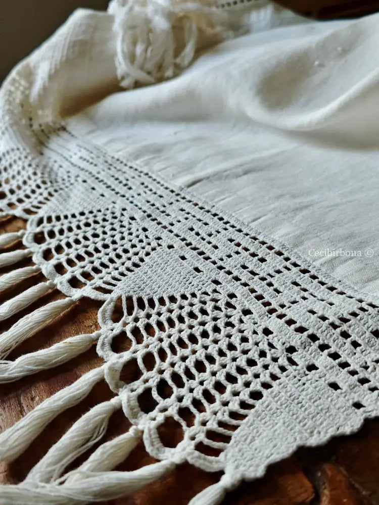 Telo in lino con balze all’uncinetto e con frange e monogramma PN Corredo N.4/4 biancheria antica per la casa