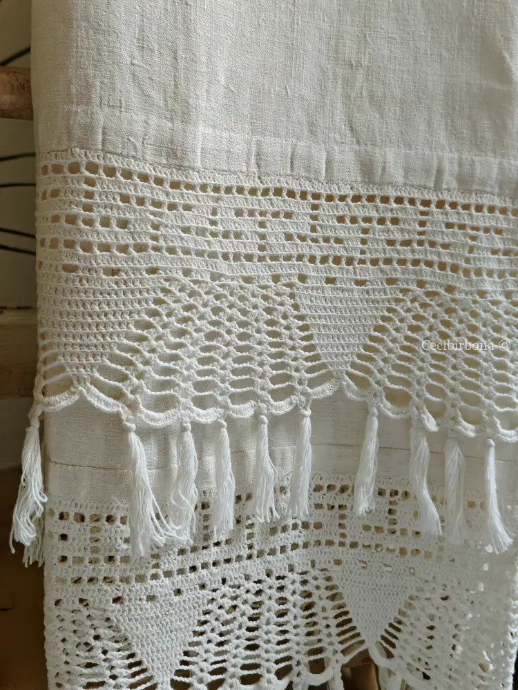 Telo in lino con balze all’uncinetto e con frange e monogramma PN Corredo N.4/4 biancheria antica per la casa