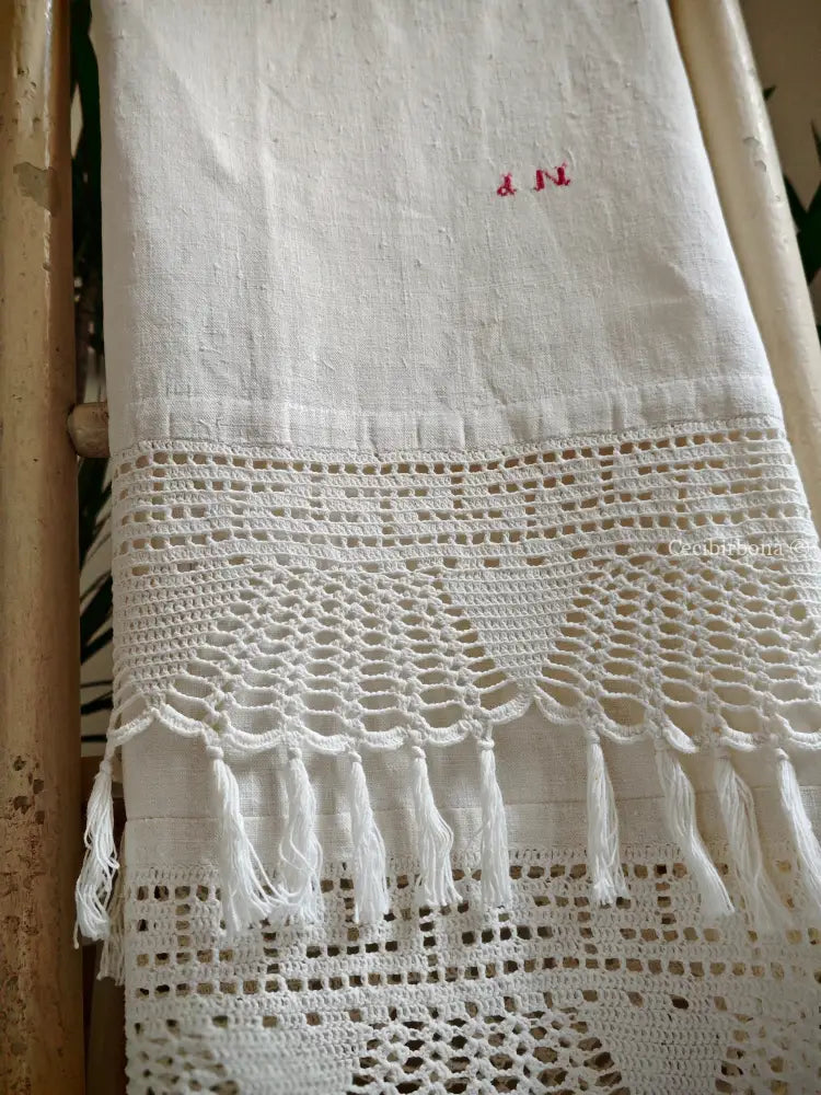 Telo in lino con balze all’uncinetto e con frange e monogramma PN Corredo N.4/4 biancheria antica per la casa