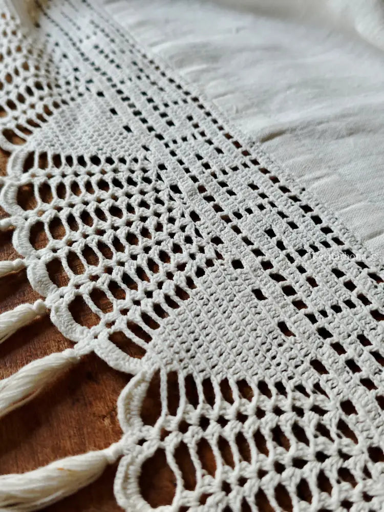 Telo in lino con balze all’uncinetto e con frange e monogramma PN Corredo N.4/4 biancheria antica per la casa