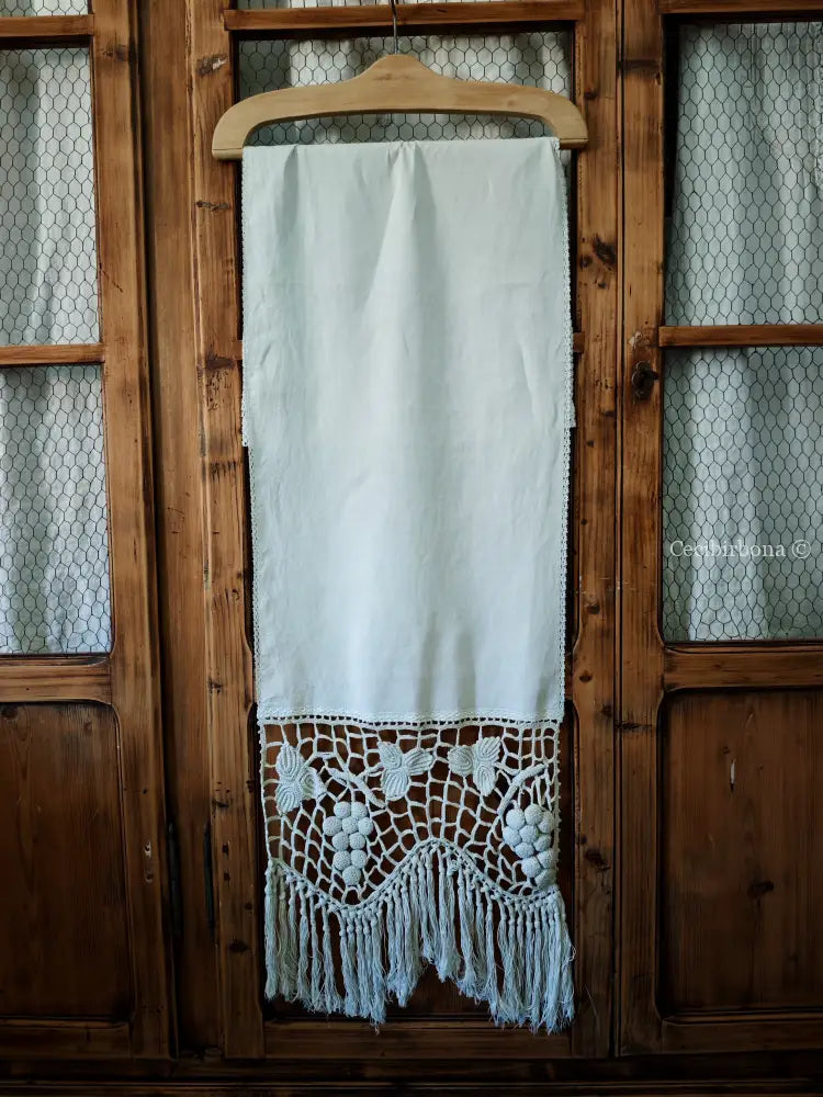 Tenda con balza con grappoli d’uva biancheria antica per la casa