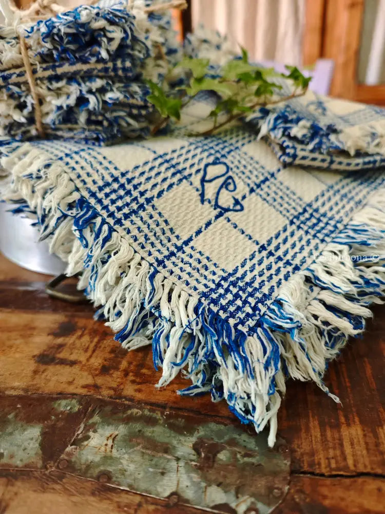 Tovaglia cifrata blu e panna con sei tovaglioli Tovaglia vintage