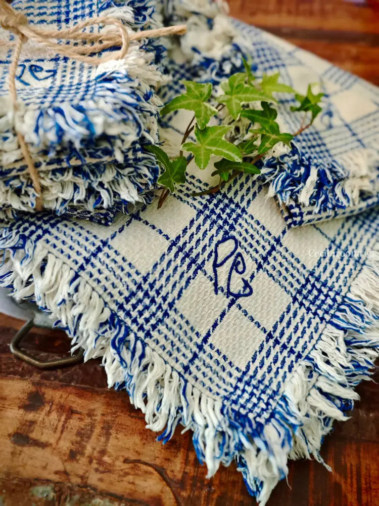 Tovaglia cifrata blu e panna con sei tovaglioli Tovaglia vintage