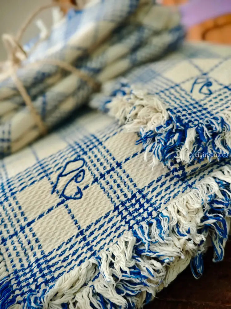 Tovaglia cifrata blu e panna con sei tovaglioli Tovaglia vintage