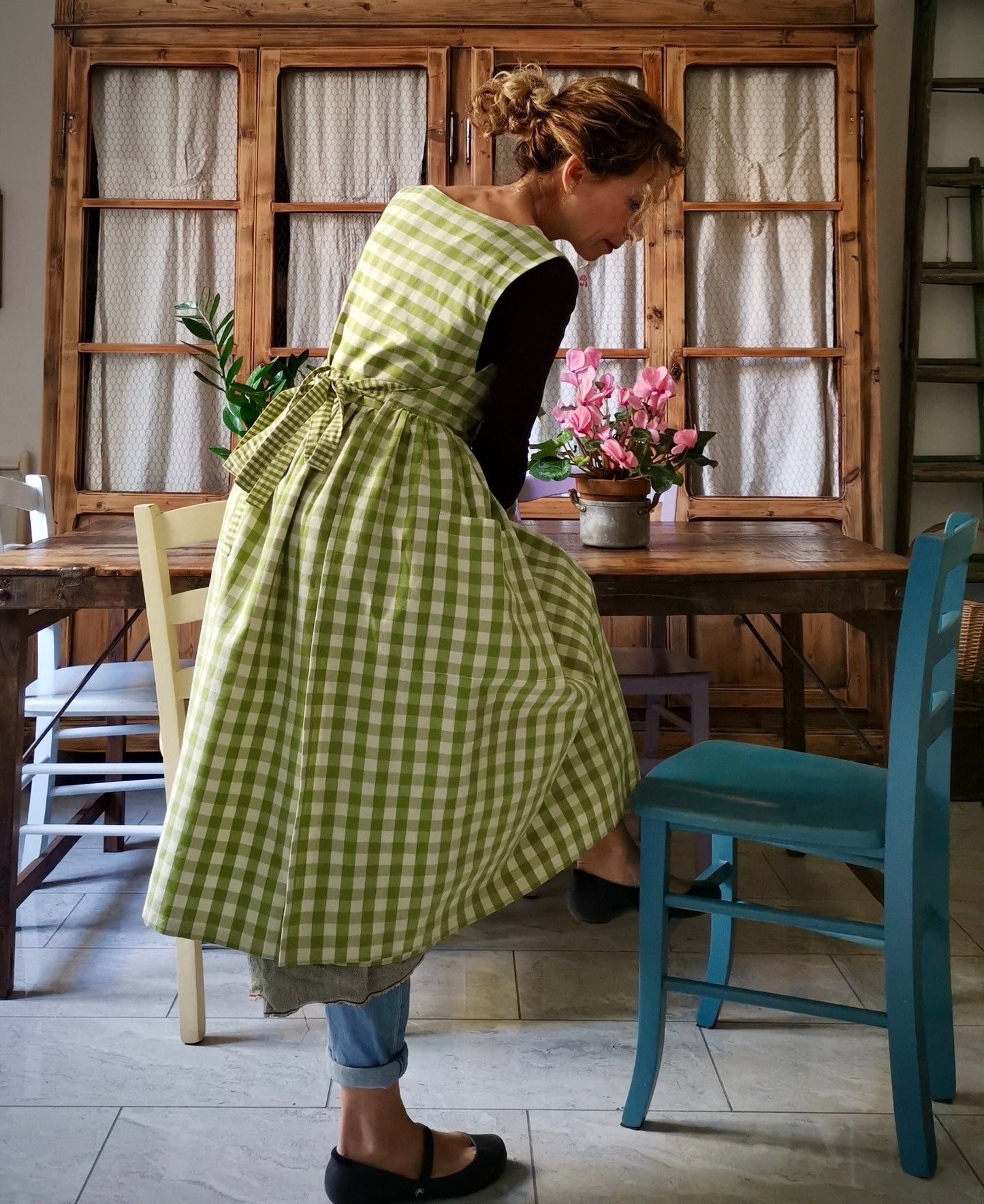 DISPONIBILE IN PREORDINE Grembiule da cucina per donna in cotone a quadri verde menta  (Ref. 47)