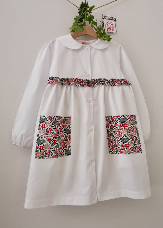 The white apron with geraniums - white cotton apron for primary school with round collar