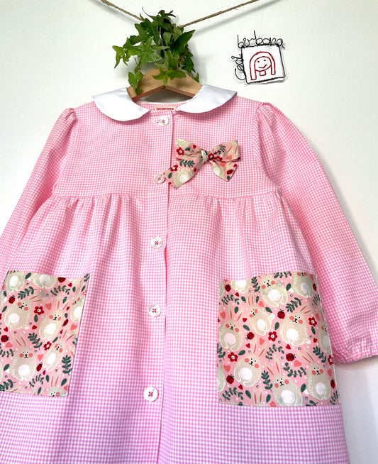 The apron with naughty bunnies - Pink checkered apron for kindergarten with bunnies pattern
