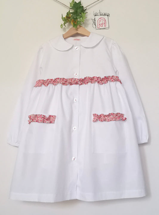 The white apron with pink ruffles - white cotton apron for primary school with round collar