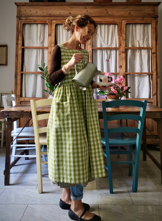 Kitchen apron for women in light green checked cotton