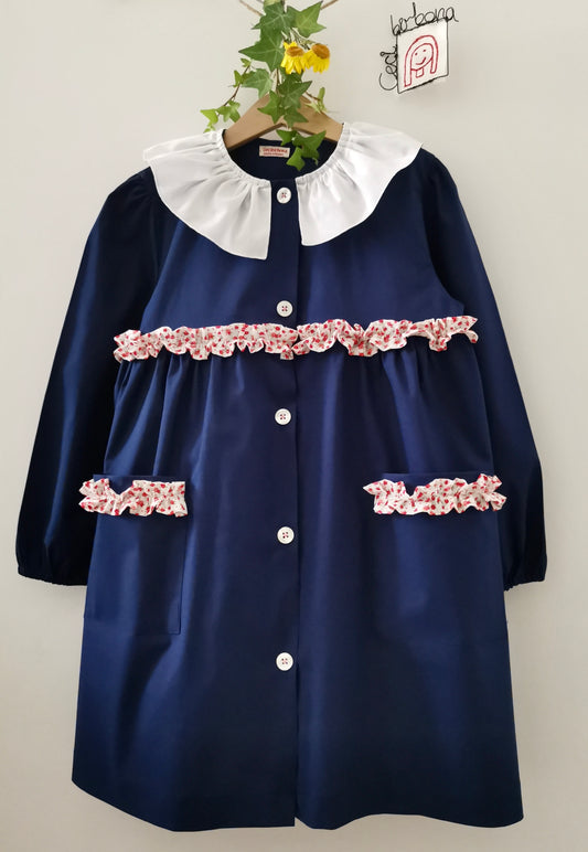The blue apron with red flowers and pierrot collar for primary school
