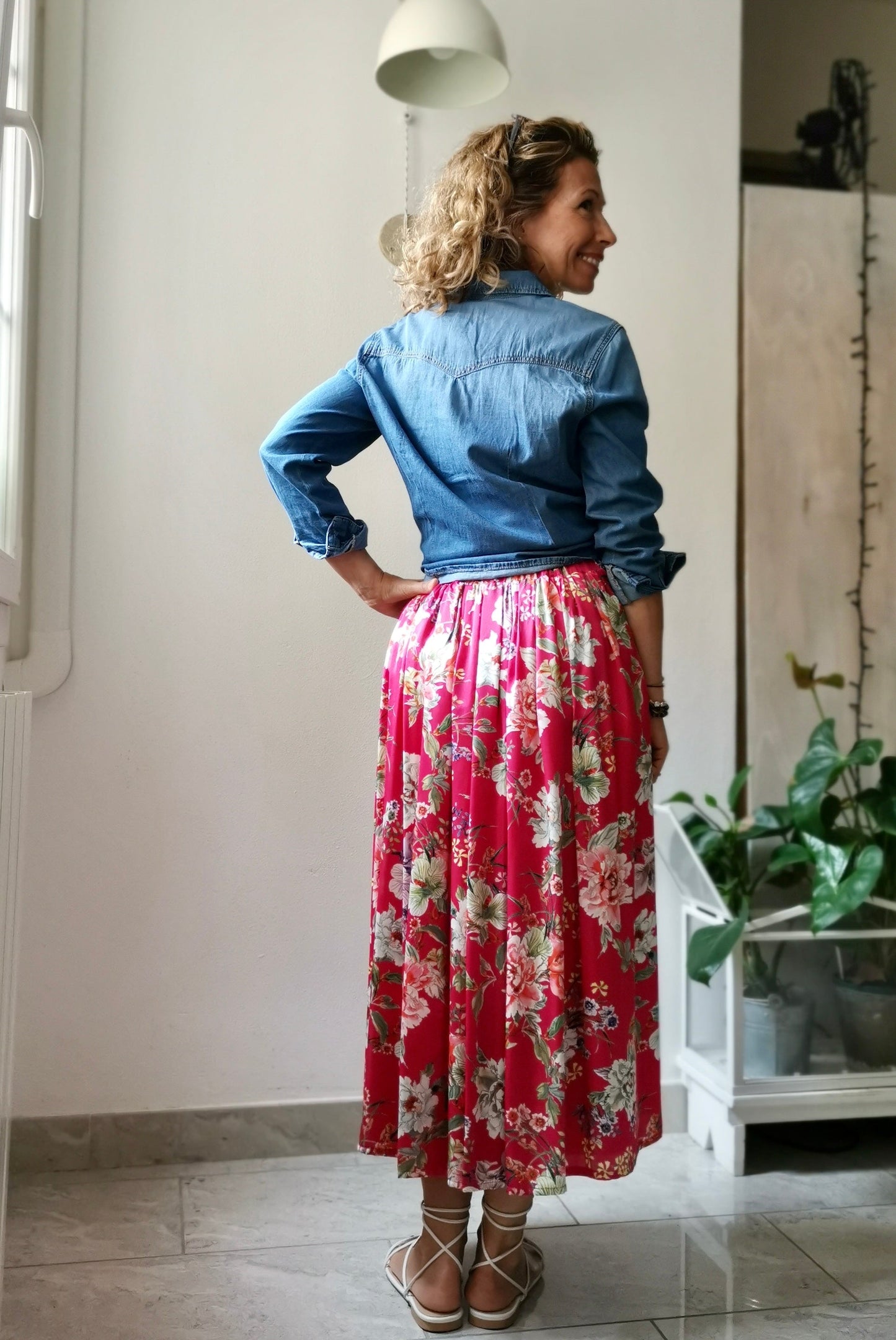 Long skirt in cyclamen pink viscose with flowers